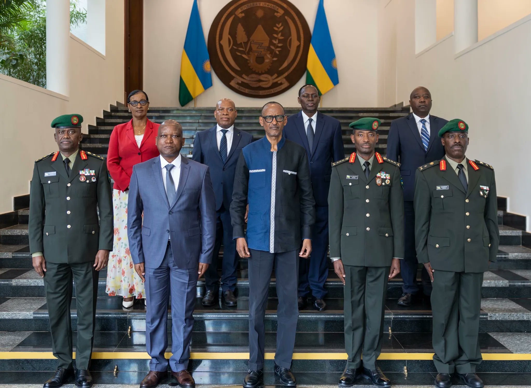 Perezida Kagame yakiriye indahiro za Minisitiri mushya w’Ingabo n’abandi bayobozi bakuru (Video)