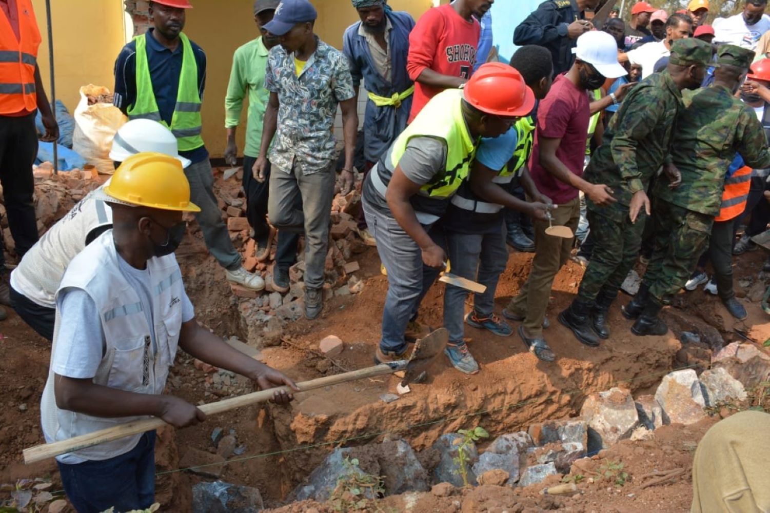 Ambasade ya Sudani yakoze Umuganda, ihiga kuwugeza i Khartoum