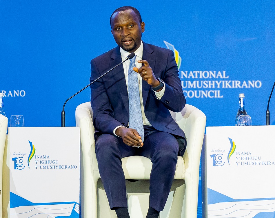 Minisitiri Musafiri yashimangiye ko ibiribwa byabonetse ku buryo “n’abari baravuye ku ifiriti bayisubiyeho”
