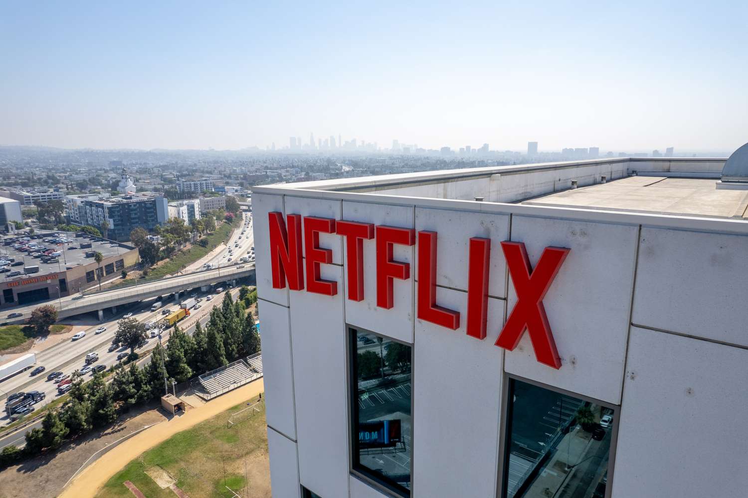 Netflix iri kwishyuzwa miliyari 150 Frw izira filime yibwe