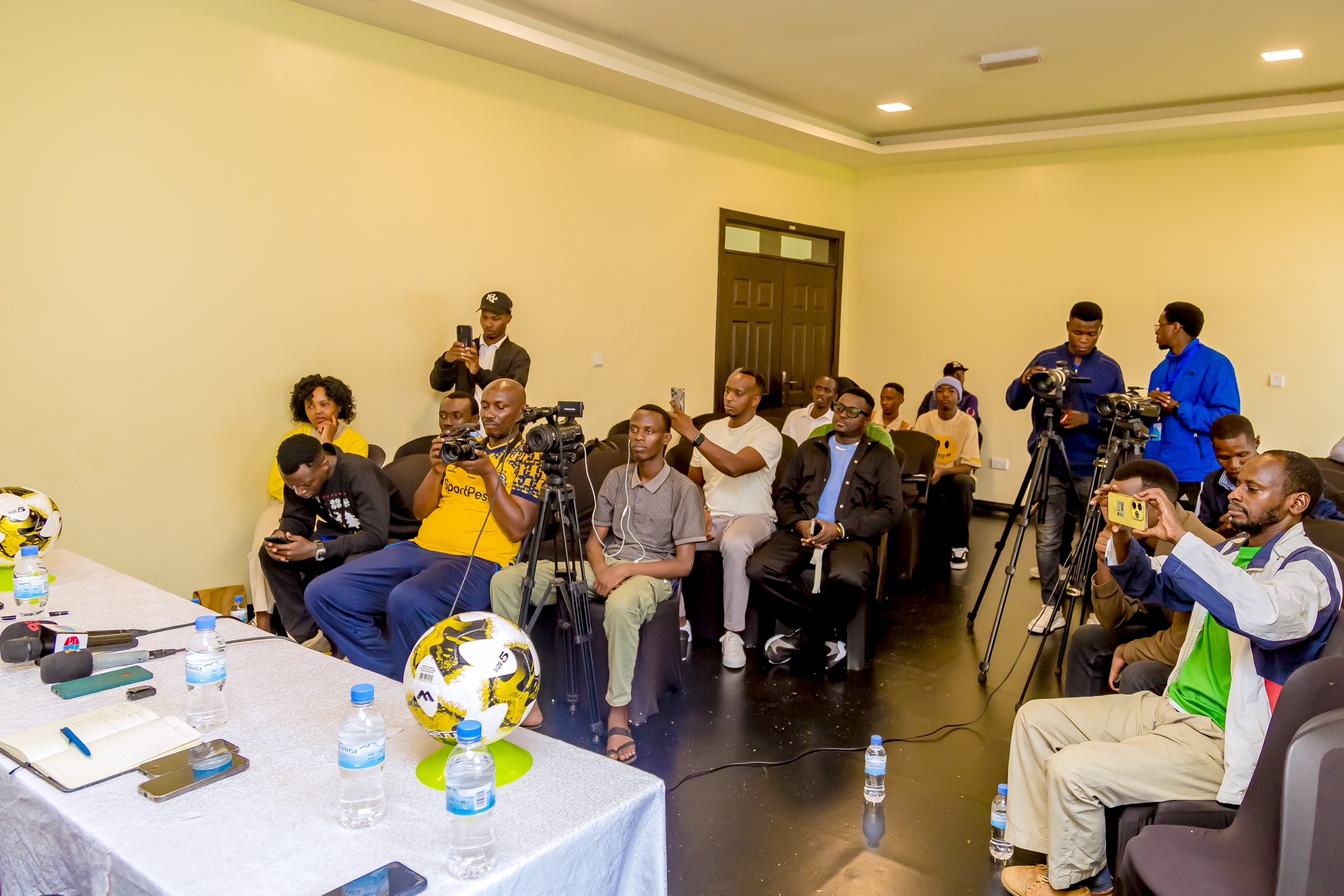 Gutukana bya gishumba, amatiku n’ubunebwe: Ni gute itangazamakuru rya siporo ryisanze aha hantu?