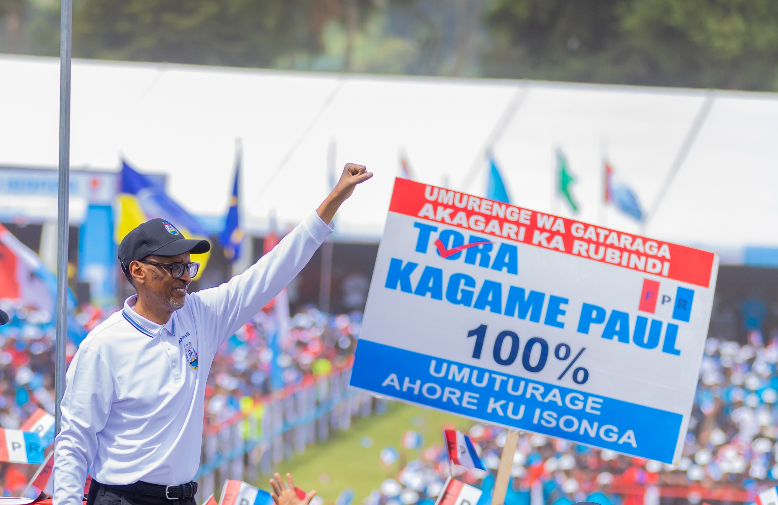 Kubabera umuyobozi biroroha- Perezida Kagame ku Banyarwanda