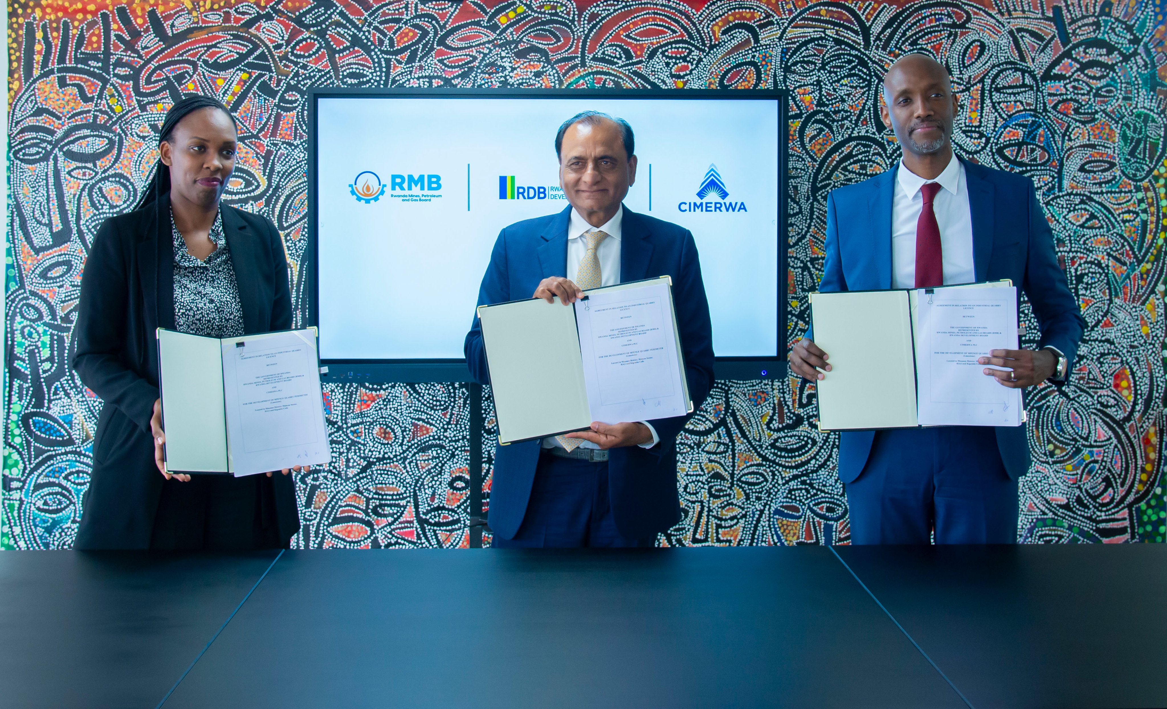 U Rwanda na CIMERWA Plc byasinye amasezerano azafasha kubaka uruganda rwa miliyari 270 Frw i Musanze