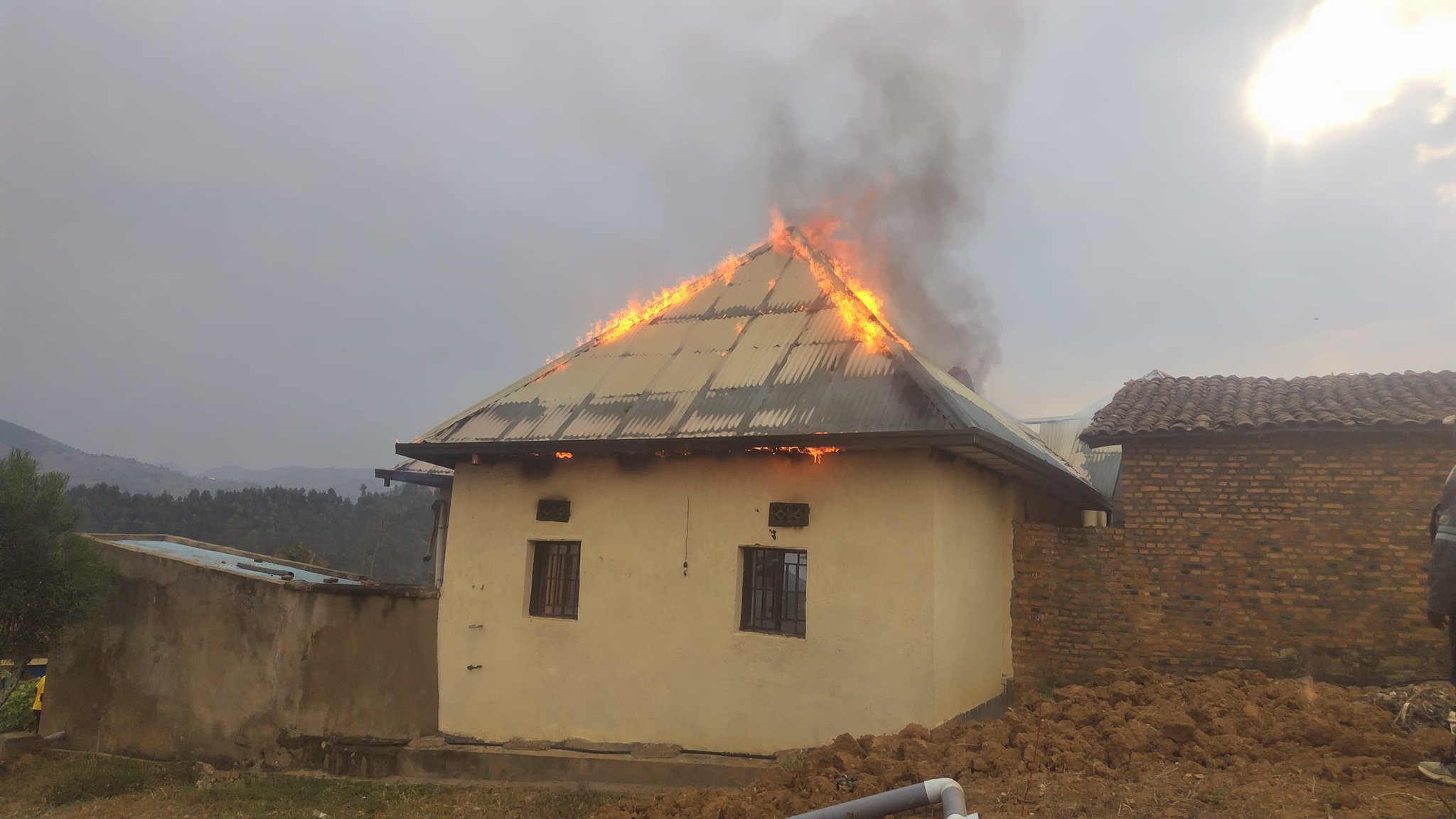 Karongi: Inzu y'umuturage yafashwe n’inkongi hahiramo ibifite agaciro k'arenga miliyoni 55Frw