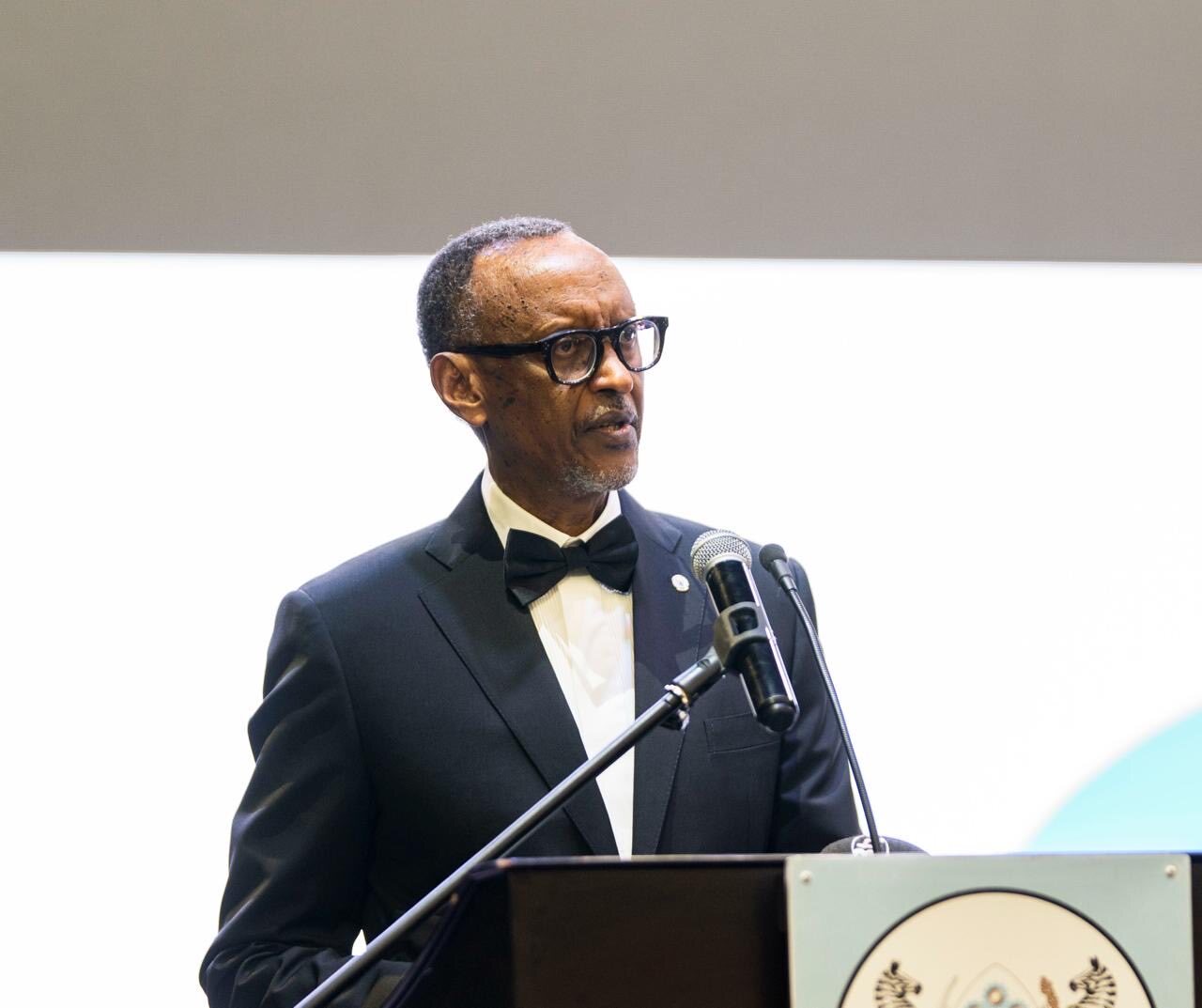 Perezida Kagame yagaragaje ko u Rwanda na Botswana byabera Afurika urugero ku bibazo by’imiyoborere byayizonze