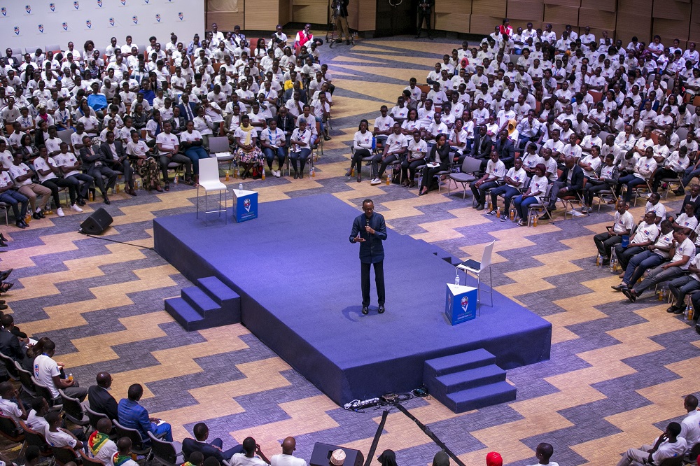 Paul Kagame yabwiye urubyiruko ko ari rwo ruhanzwe amaso mu kubaka igihugu