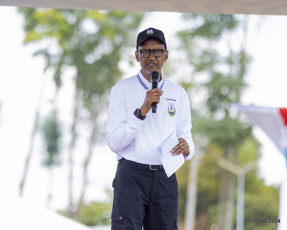 Paul Kagame yasabye abifuriza u Rwanda inabi gucisha make