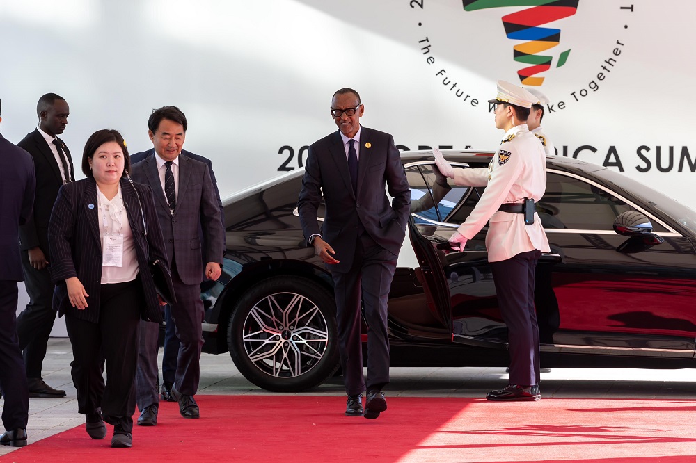 Amafoto yaranze uruzinduko rwa Perezida Kagame muri Koreya y’Epfo