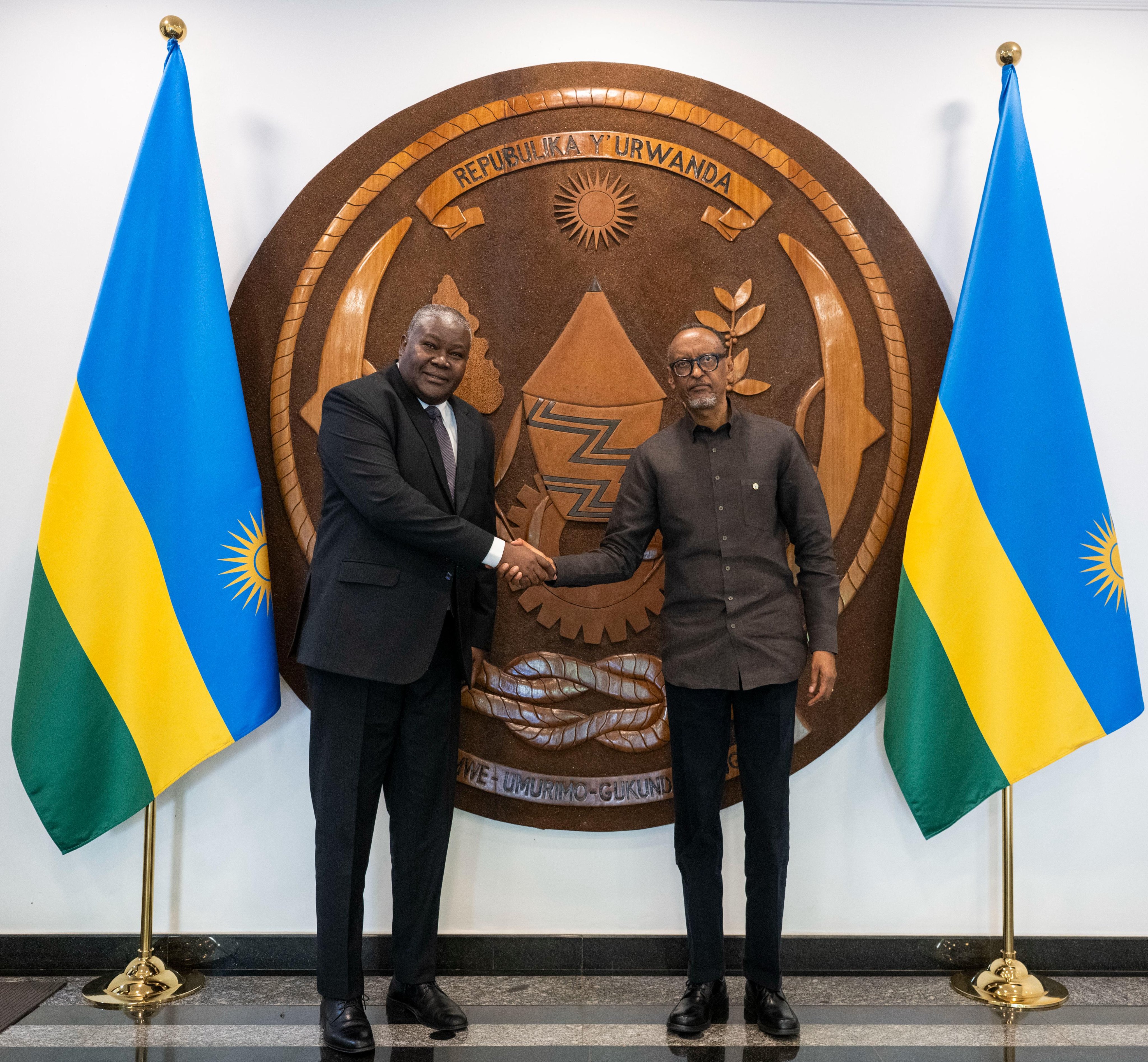 Perezida Kagame na Amb. Mbundi baganiriye ku bufatanye bw’u Rwanda na EAC
