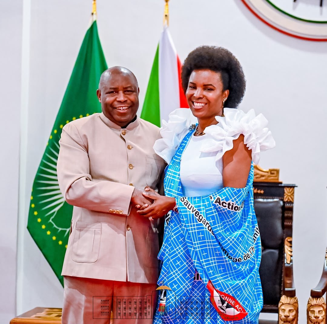 Perezida Ndayishimiye yagiranye ibiganiro n’umugore we nyuma yo kumusaba ‘audience’