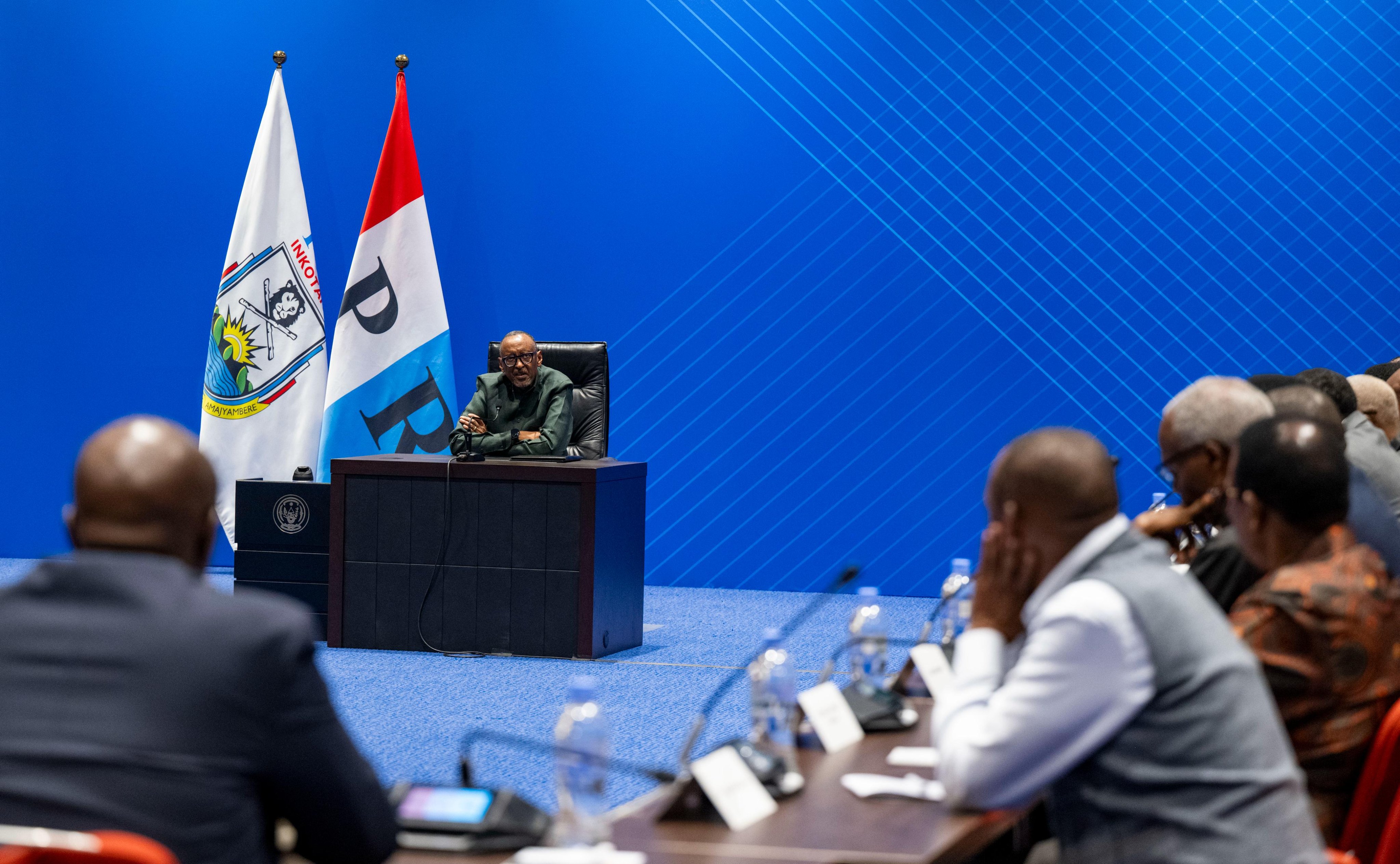 Perezida Kagame yaganiriye n’abakada bakuru ba FPR-Inkotanyi ku ruhare rwayo mu iterambere ry’u Rwanda
