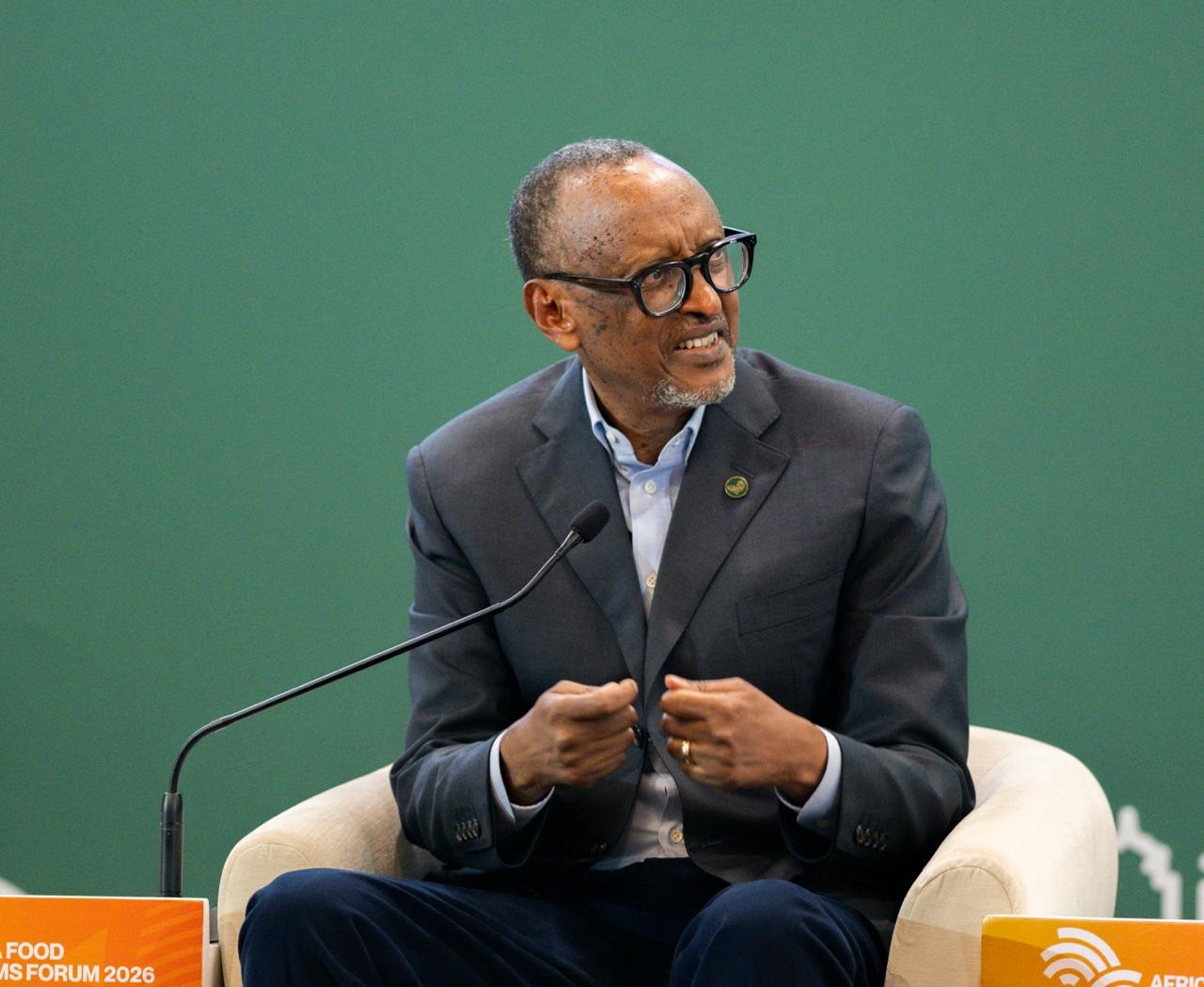 Perezida Kagame yagaragaje inenge iri muri serivisi z’imari muri Afurika