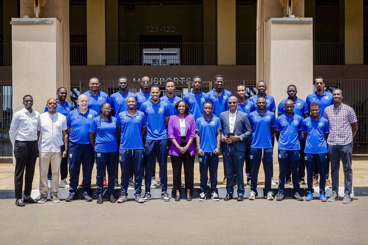 Minisitiri Mukazayire yijeje impinduka mu Ikipe y’Igihugu ya Volleyball