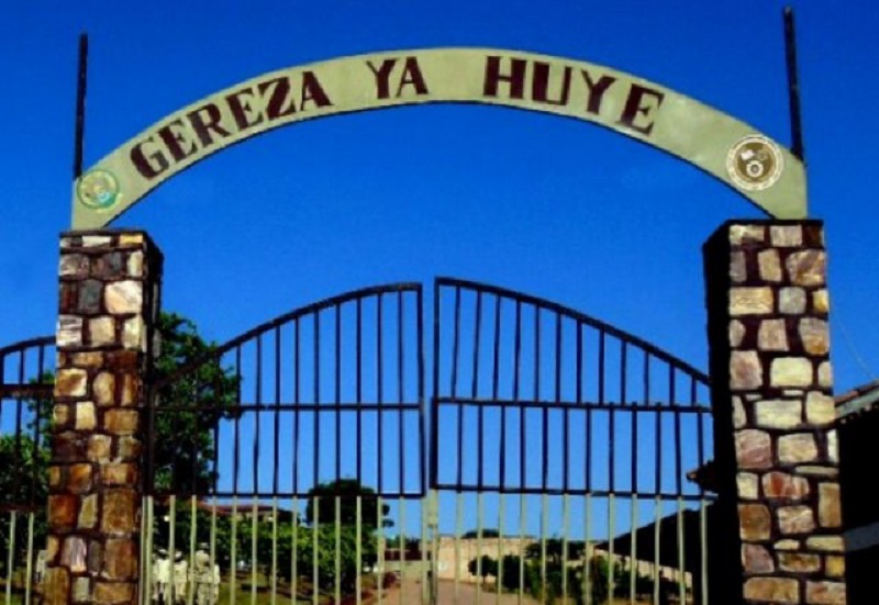 Uko abitwaga ibyitso by’Inkotanyi bafungiwe muri Gereza ya Karubanda basabaga amazi bagahabwa umunyu