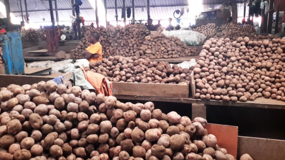 Abacuruzi 20 baciwe amande kubera kutubahiriza ibiciro bishya ku biribwa