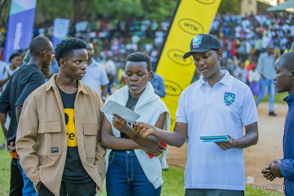 Ubukangurambaga bwa “Menya RFI” bwageze i Huye