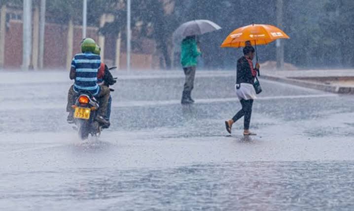 Mu Ukwakira hazaboneka imvura iruta isanzwe igwa