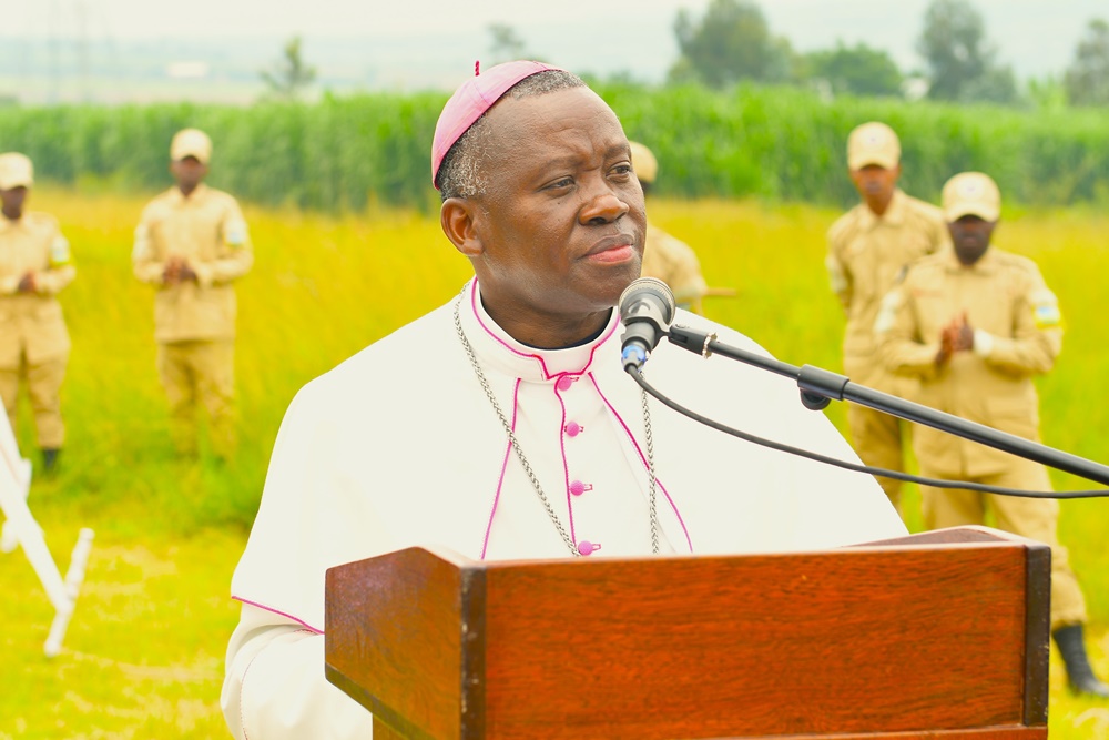 Musenyeri Musengamana  yasabye ko yahabwa impinja z’abana bafunzwe akazirera