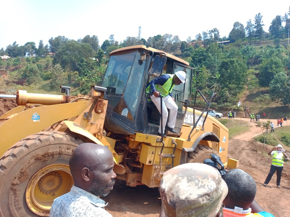 Rusizi: Hagiye kubakwa umuhanda uzatanga akazi ku baturage igihumbi