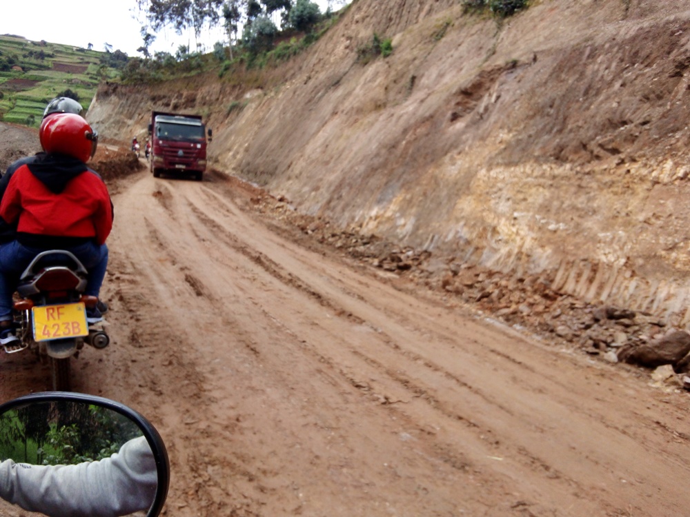 Impungenge ku bahinzi b’icyayi bagorwa no kugeza umusaruro ku nganda