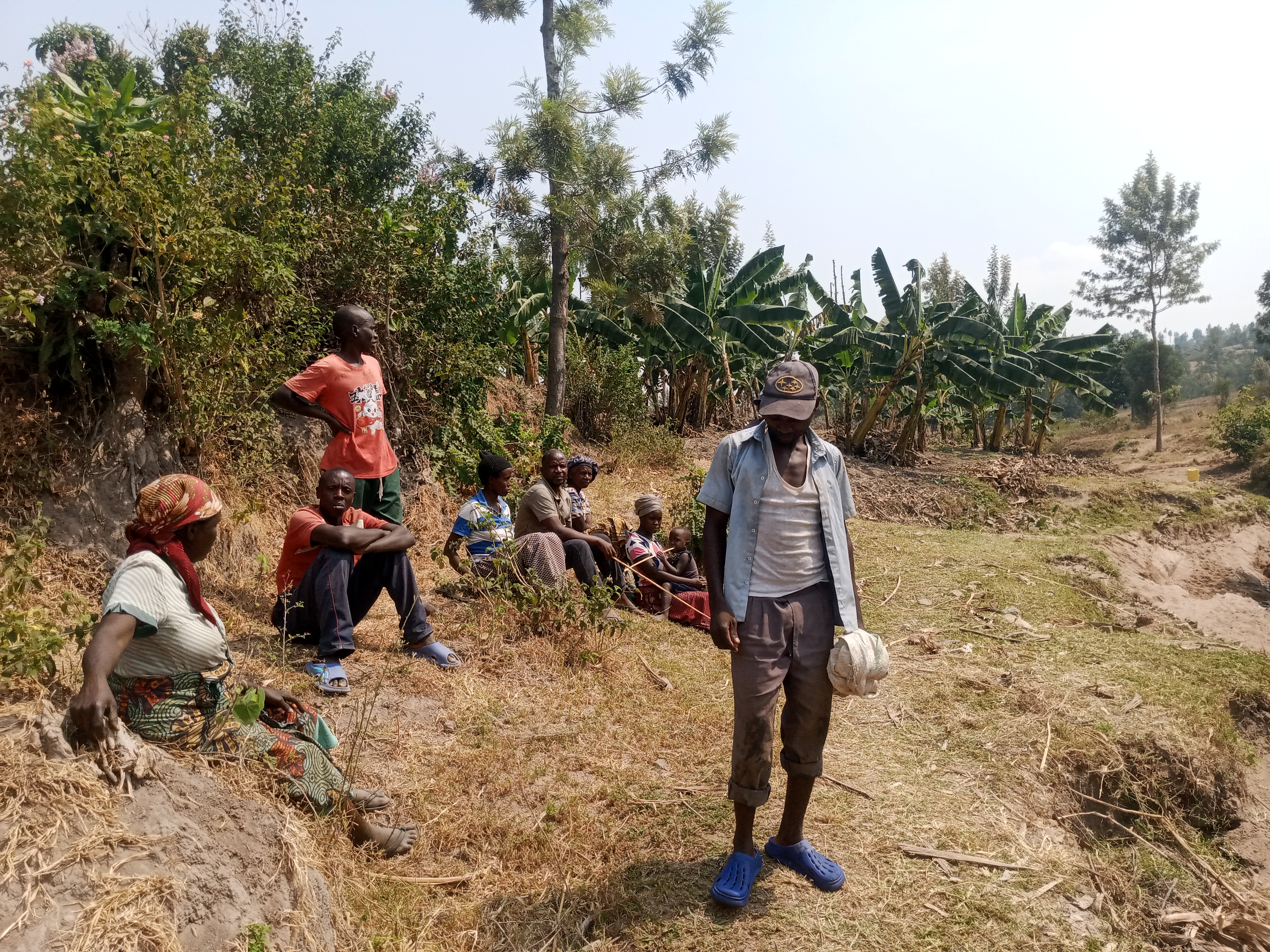 Ruhango:Rurageretse hagati y'abaturage n’abacukura umucanga mu mirima yabo