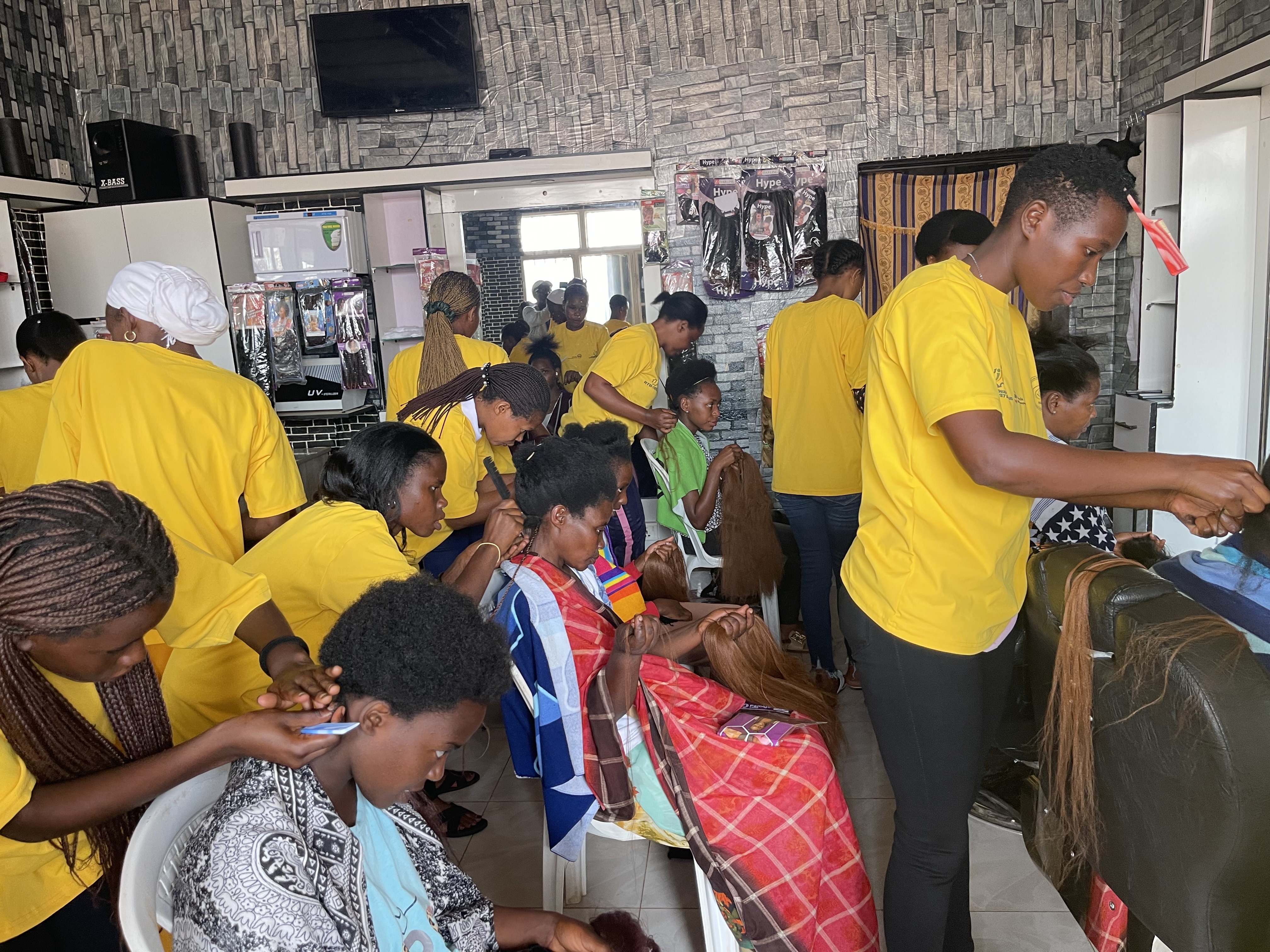 U Rwanda rwahagurukiye akajagari kari mu bijyanye no gutunganya imisatsi