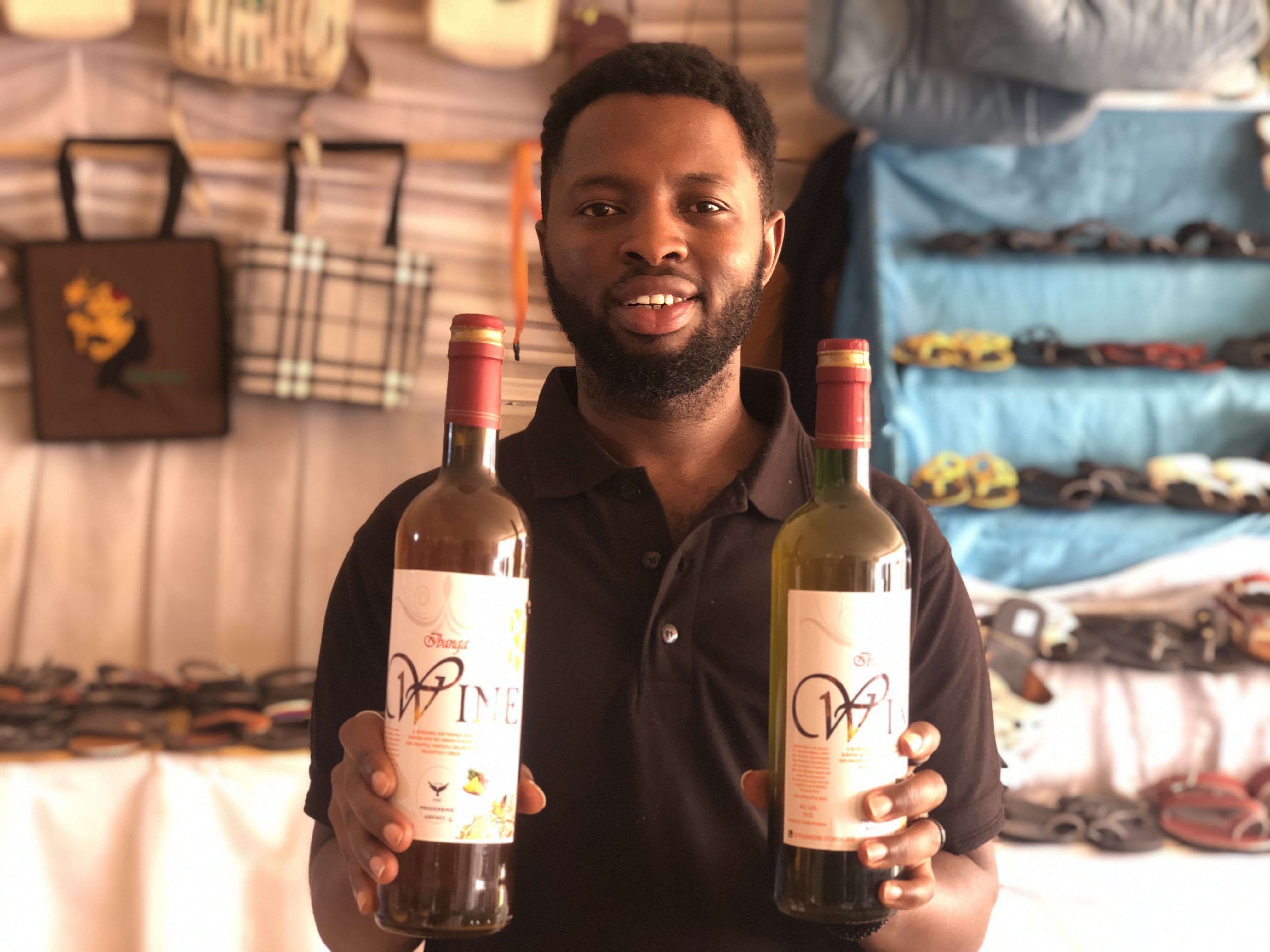 Ahishakiye yatangiye gukora umuvinyo mu nanasi
