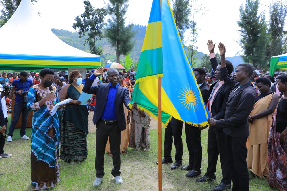 Rutsiro: Impungenge ku miryango isaga igihumbi ibana itarasezeranye
