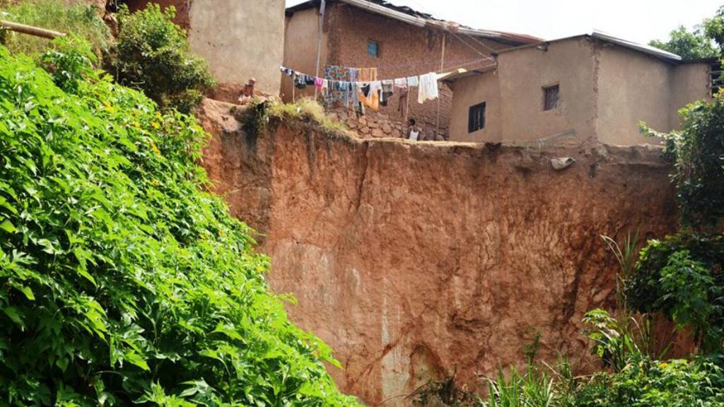 Imiryango ibihumbi 27 mu Mujyi wa Kigali ituye mu maregeka