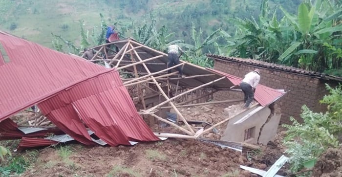 Gakenke: Amayobera ku musozi umaze iminsi umanuka kugeza aho wimuye abawutuye