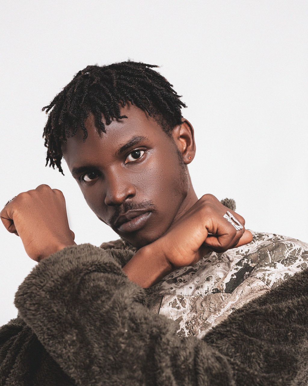 Akari ku mutima wa Ish Kevin wagizwe umuraperi wa mbere ku Isi na radiyo ikomeye mu Bufaransa