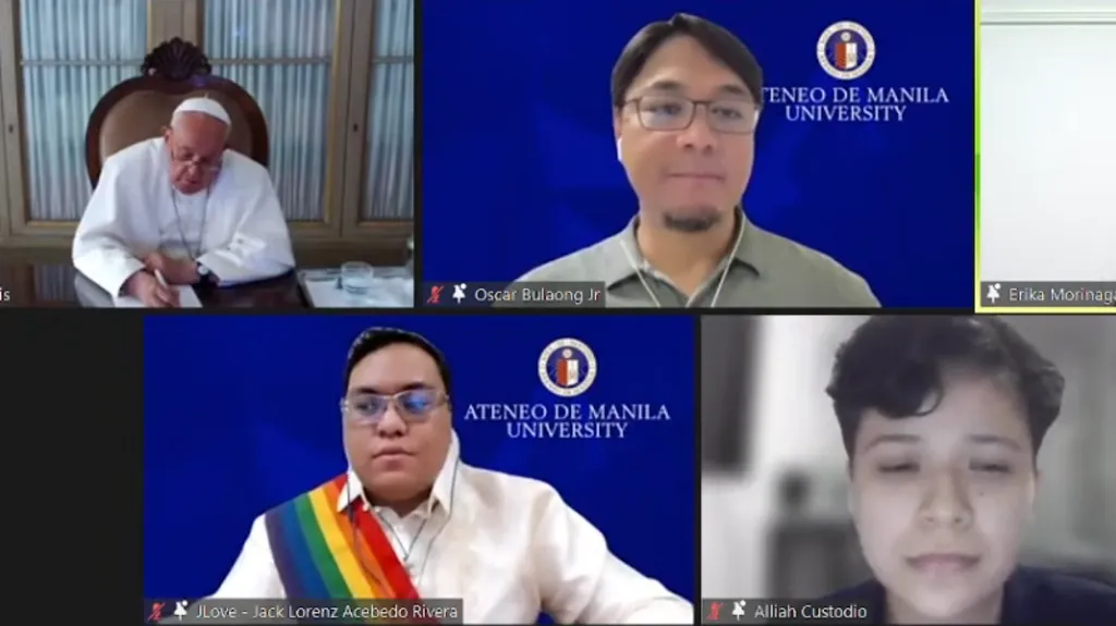 Umunyeshuri yasabye Papa Francis kutibasira abaryamana bahuje ibitsina