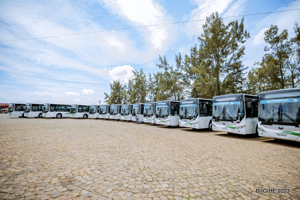 Bisi nshya 20 zitwara abagenzi zatangiye gukora mu mihanda y’i Kigali
