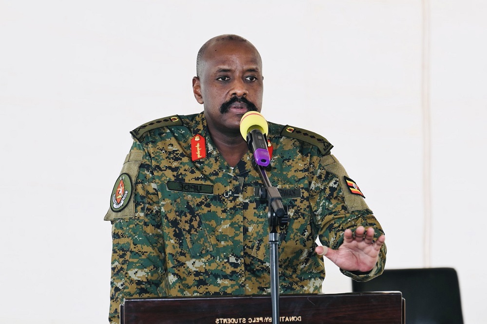 Umugore wa Besigye na Ambasaderi wa Uganda muri Loni bahanganye bapfa Gen Muhoozi