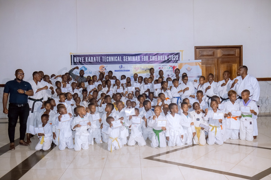 Abana basaga 100 bitabiriye amahugurwa ya Karate mu Ntara y’Amajyepfo (Amafoto)
