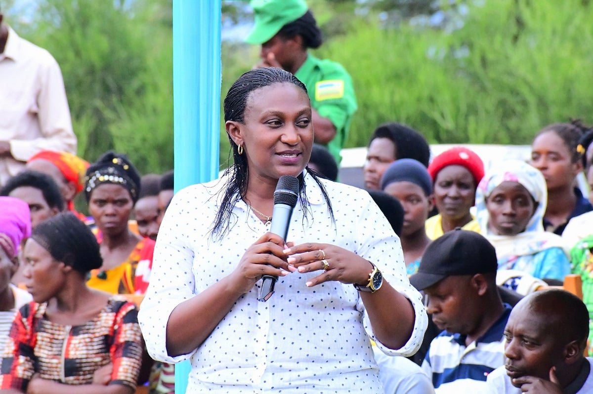 Ntabwo ari inyoroshyo zo kugira ngo akomeze abyare- Guverineri Kayitesi ku nkunga ihabwa abangavu batewe inda