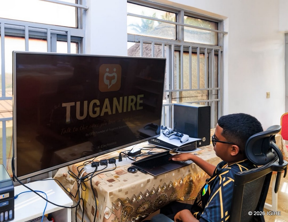 Ku myaka 11 akora robots, porogaramu na 3D printing, akanakina karting: Ubuhanga bwa Salomon Kabera