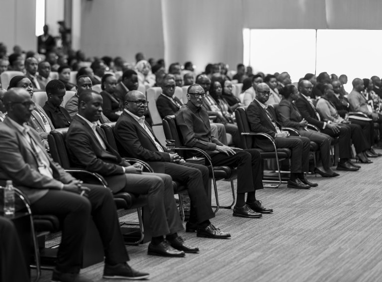 Ibyaranze inama Abayobozi b’Inzego Nkuru za Leta n’iz’ibanze basasiyemo inzobe (Amafoto & Video)
