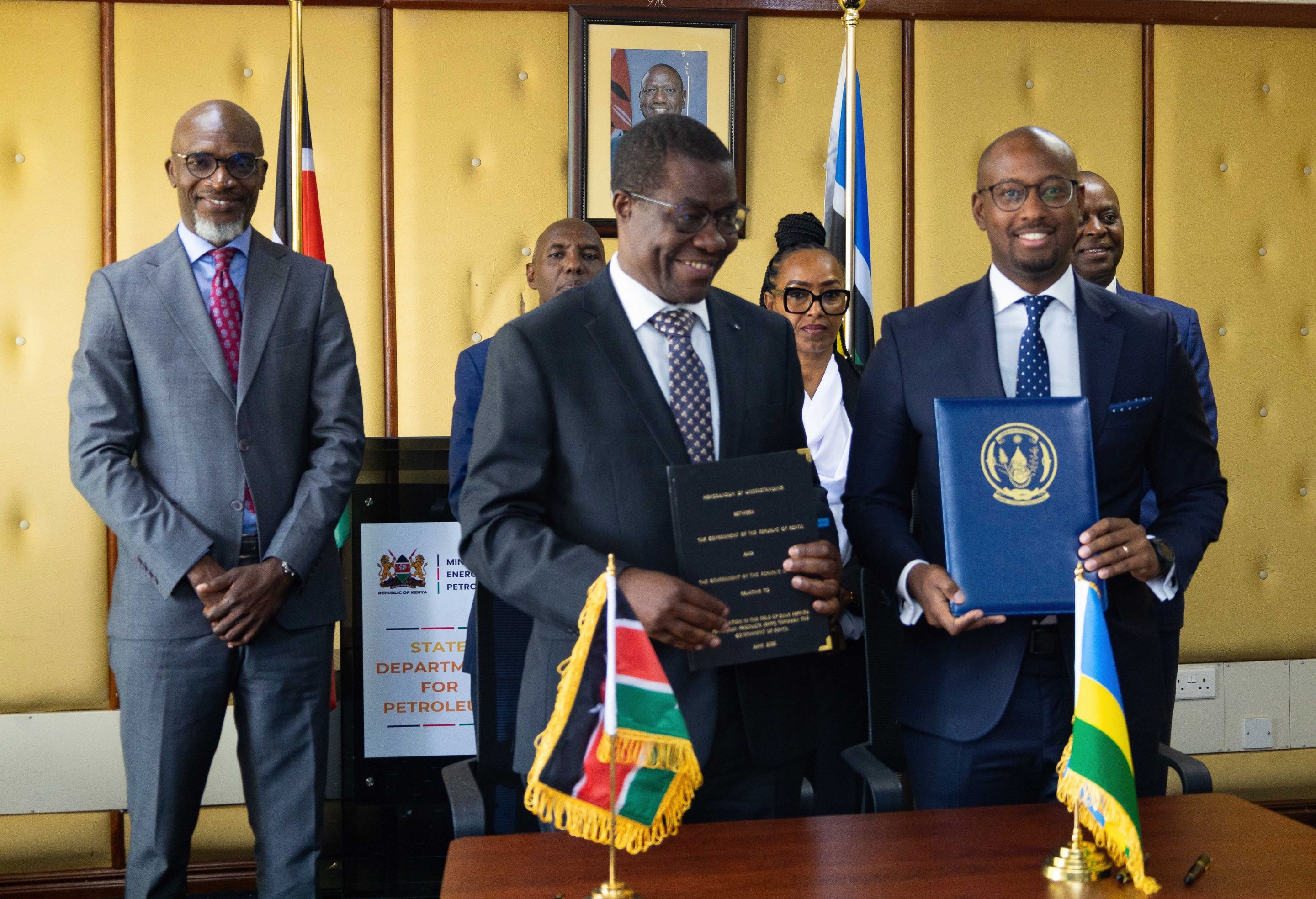 U Rwanda na Kenya byasinye amasezerano y’ubufatanye yo gutumiza ibikomoka kuri peteroli