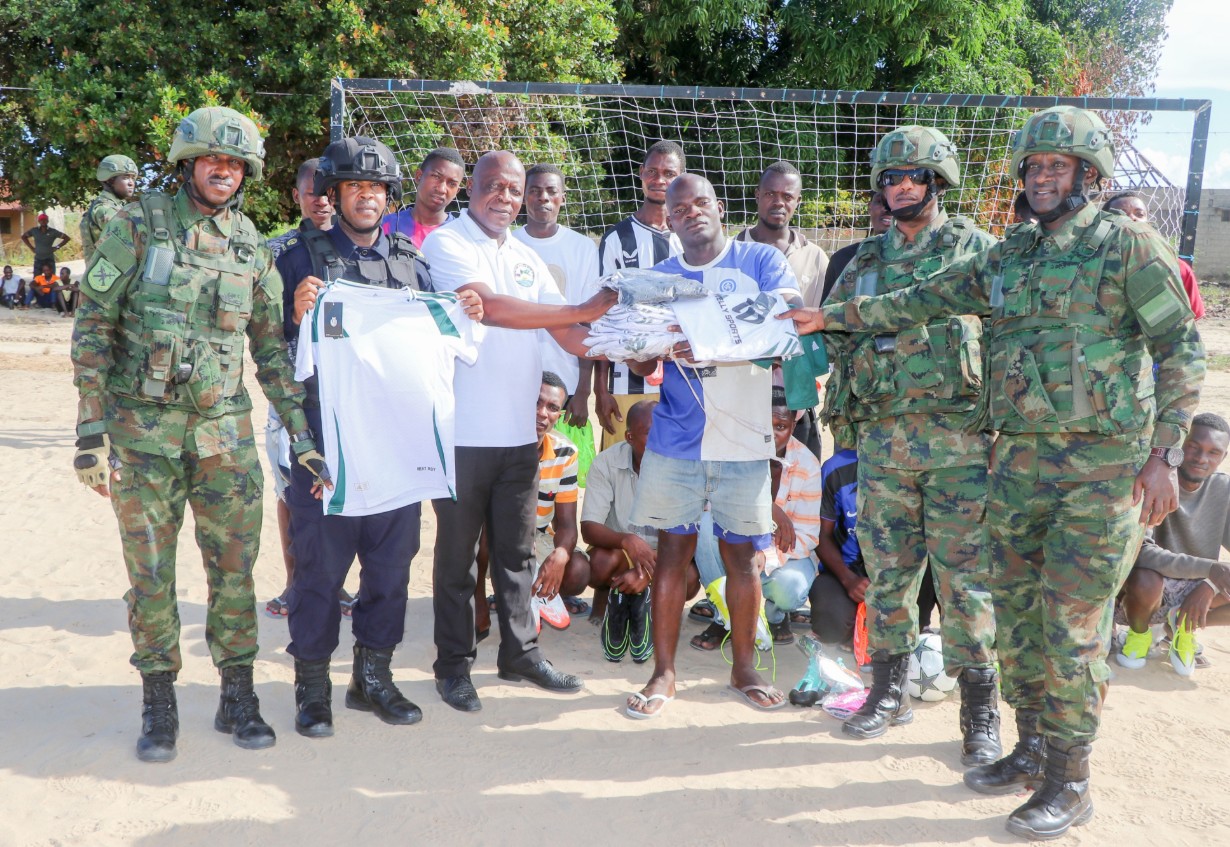 Mozambique: Ingabo z’u Rwanda zahaye urubyiruko ibikoresho by’imikino