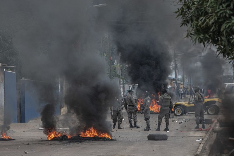 Mozambique: Abigaragambya bafunze imihanda, batera sitasiyo z’amashanyarazi