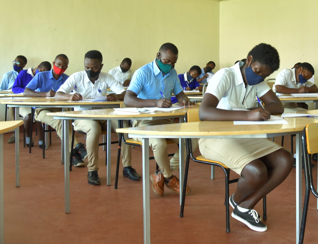 Abanyeshuri ibihumbi 425 bagiye gukora ibizamini bya leta