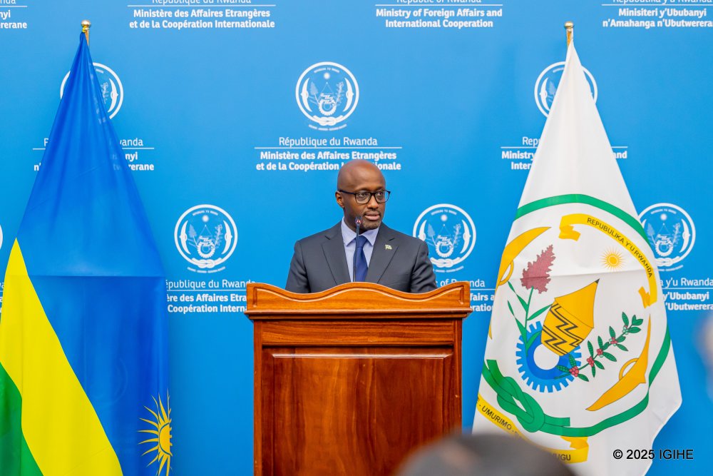 Nduhungirehe yibukije u Burundi kutivanga mu kibazo cya FDLR, akemanga ubuyobozi bwabwo muri AU