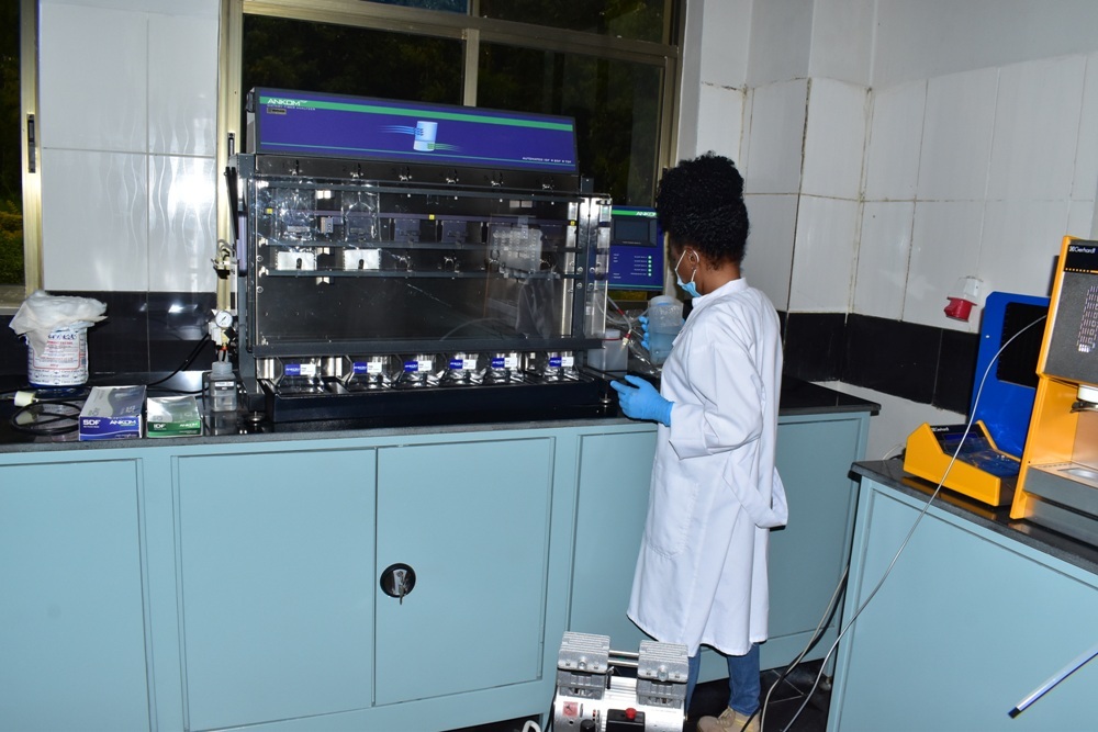 Muri Laboratwari nshya ya NIRDA, aho inganda zifashwa gusuzuma no kunoza ibyo zikora