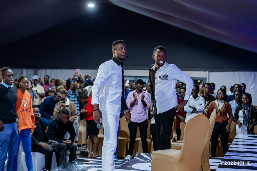 Japhet na Etienne bishimiwe cyane mu gitaramo 'Bigomba Guhinduka 'cyatangiwemo amafaranga menshi (Amafoto)