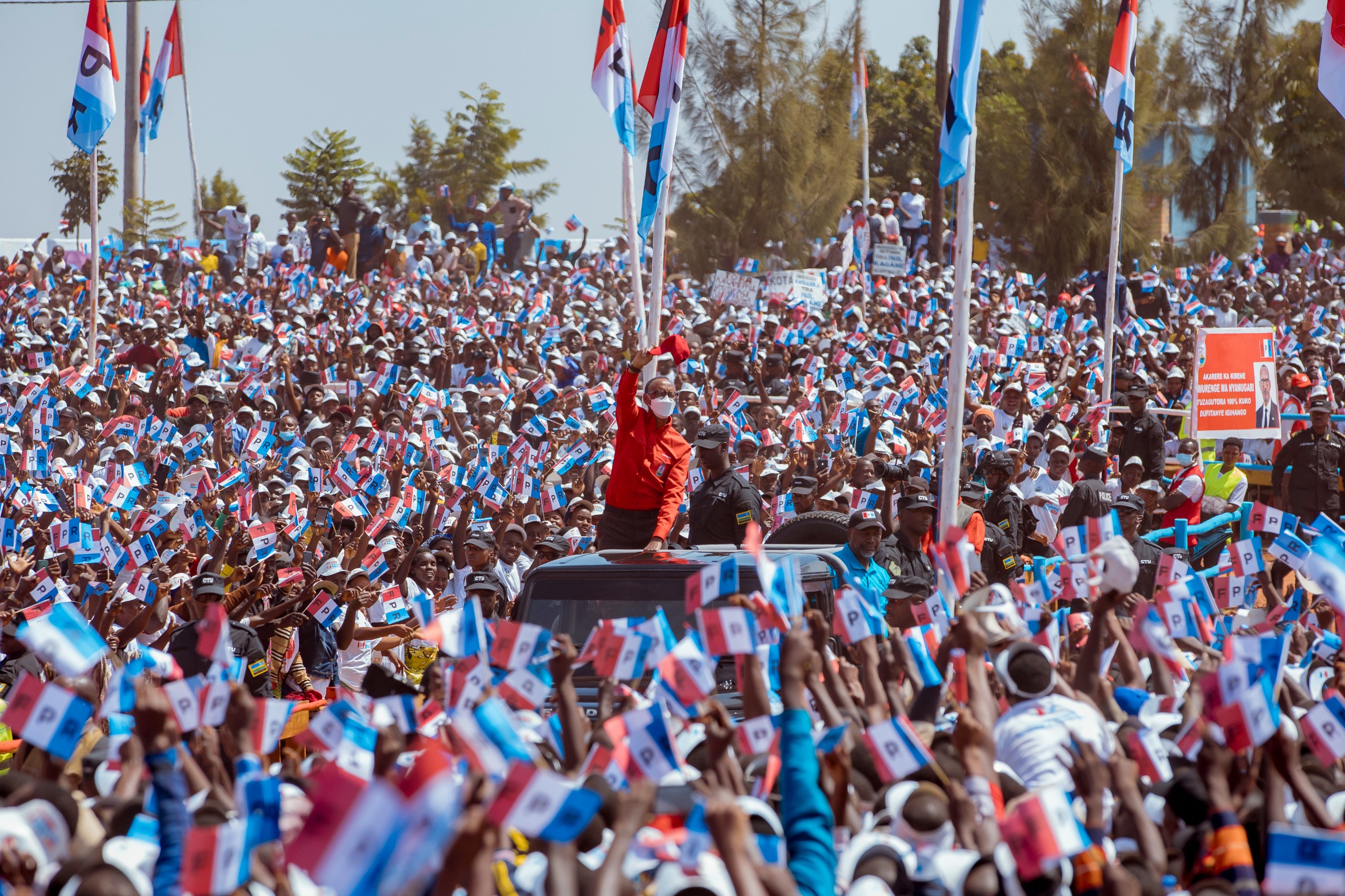 Paul Kagame yahinyuje abavuga ko Abanyarwanda bahatirwa kwitabira ibikorwa byo kwamamaza