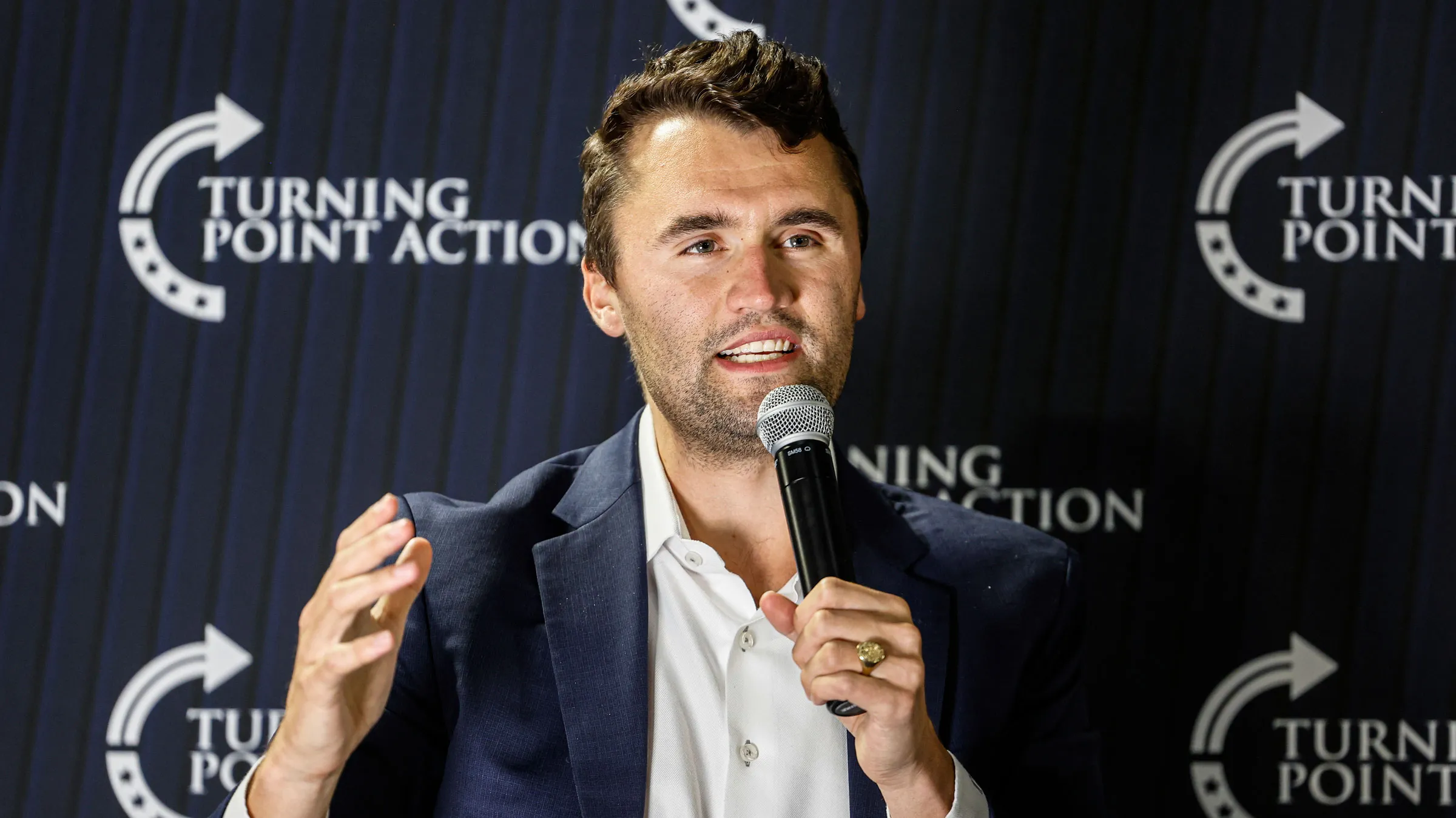 Abishimiye urupfu rwa Charlie Kirk bari guhigwa bukware