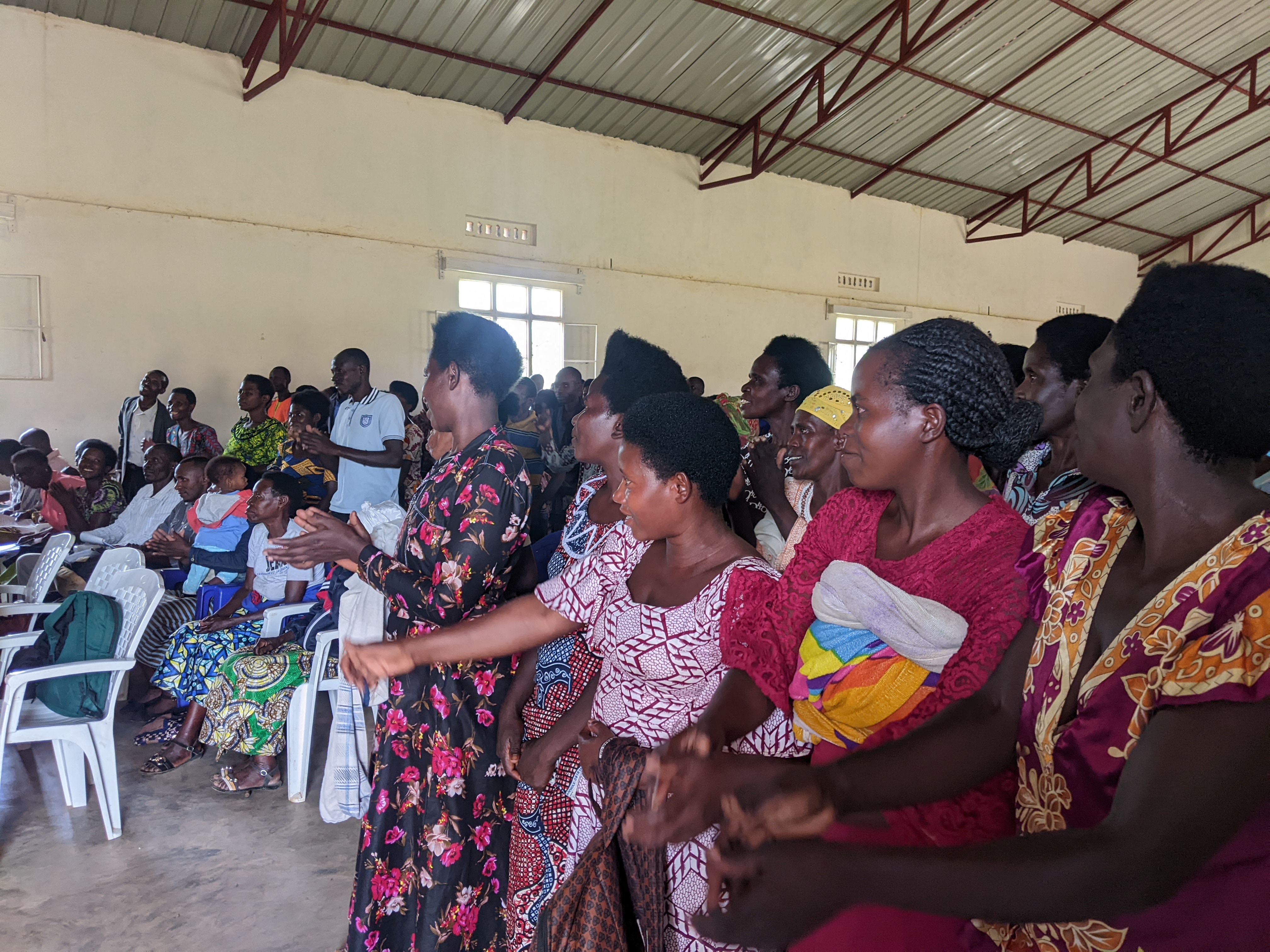 Karongi: Ishimwe ry’abatishoboye babyaje umusaruro inguzanyo ya VUP