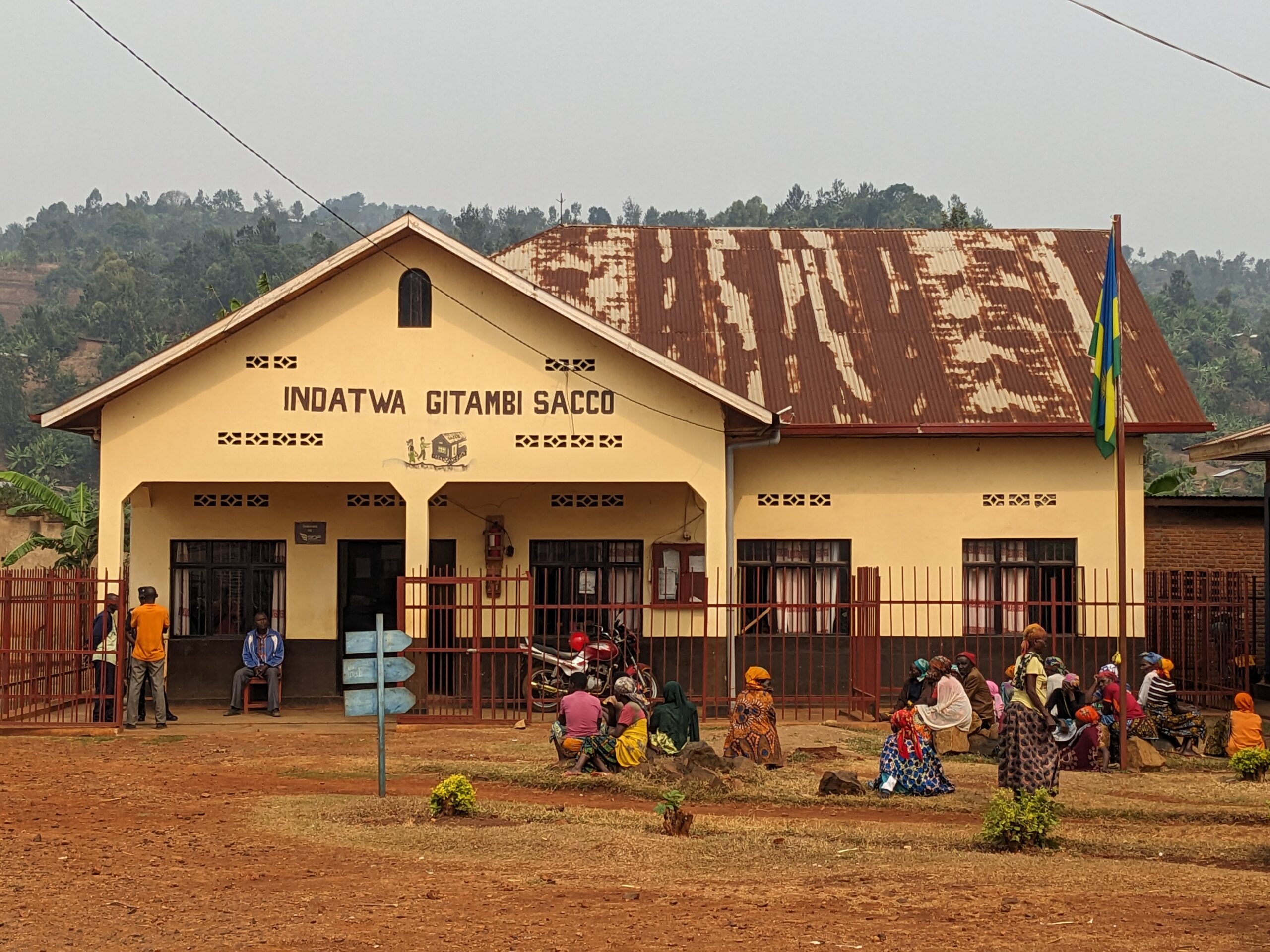 Rusizi: Abafite konti mu mirenge SACCO barasaba kujya bahabwa inyungu