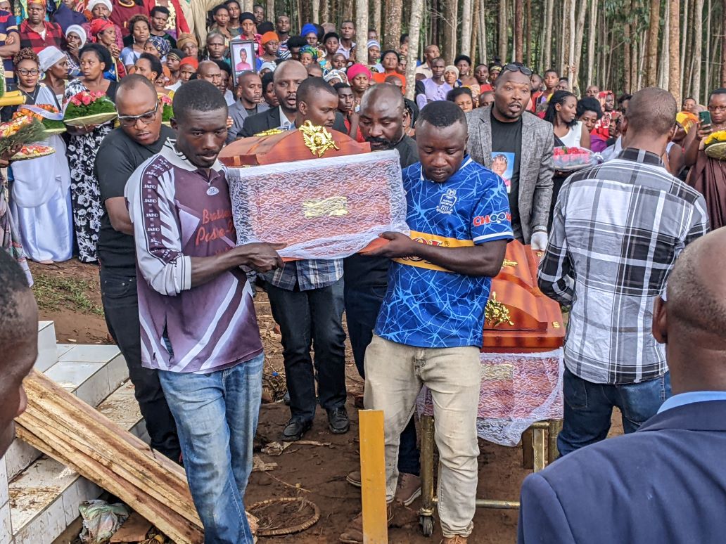 Nyamasheke: Abana babiri baguye mu mpanuka y’imodoka itwara abanyeshuri bashyinguwe